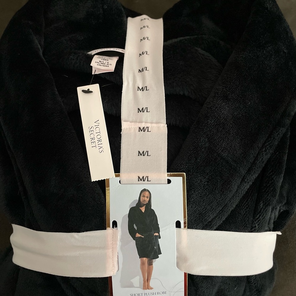 Victoria’s Secret plush short robe size M/L